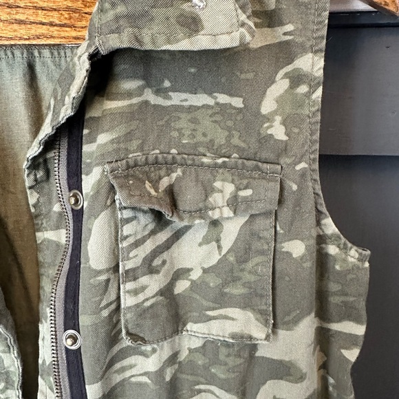 Decree Green Army Camo Utility Vest size L - Picture 7 of 13